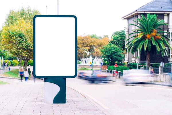 Boş ekranlı reklam panosu