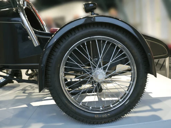 Колесо Спицями Кошику Старого Мотоцикла — стокове фото