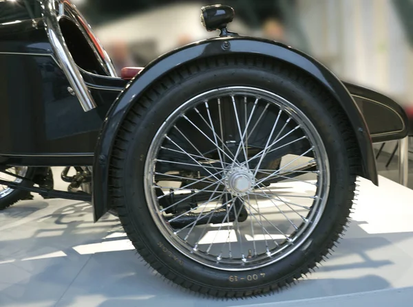 Rueda Con Radios Cesta Una Motocicleta Vieja — Foto de Stock