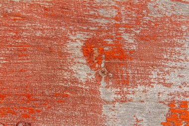 Ahşap bir tahtanın üzerindeki soyulmuş boyanın dokusu