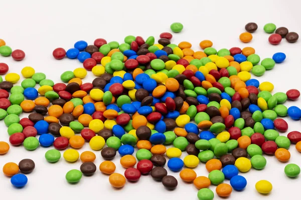 Berg Van Kleurrijke Snoepjes Een Witte Achtergrond — Stockfoto