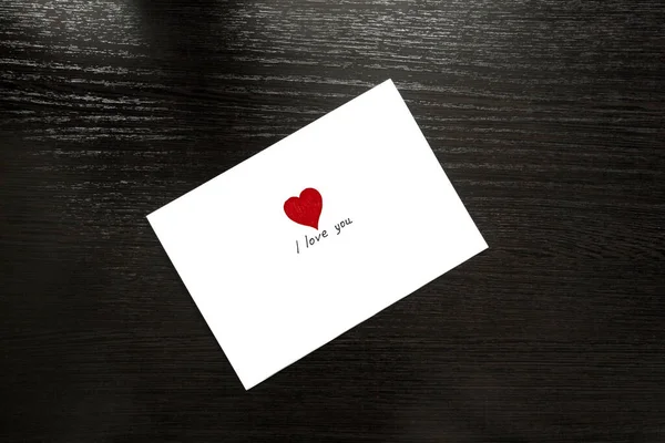 Envelope Retangular Com Coração Tampo Mesa Madeira Carta Amor — Fotografia de Stock
