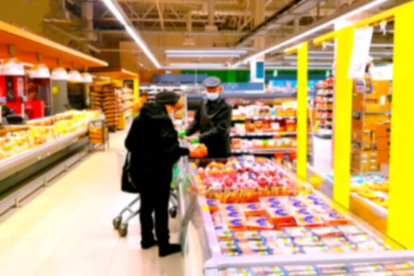 Coronavirus Covid Pareja Borrosa Personas Mayores Ancianos Una Tienda Comestibles —  Fotos de Stock