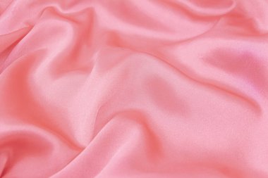 Pürüzsüz, lüks, pembe ipekli ya da üstünde dalgalar olan saten kumaş. Düğün, romantik bir geçmiş ya da Sevgililer Günü için kullanılabilir..