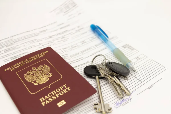 Pasaporte Ruso Contiene Documentos Para Llenar Firmar Sobre Fondo Blanco — Foto de Stock
