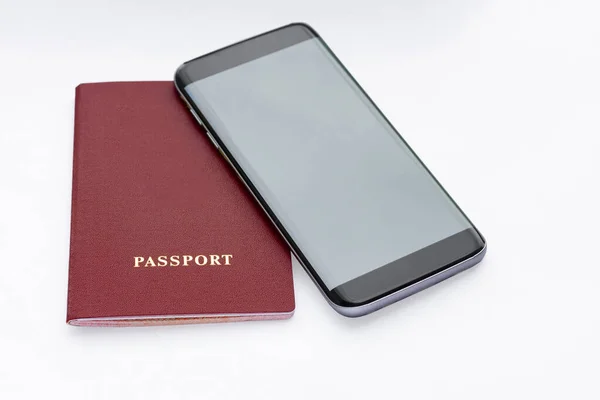Pasaporte Teléfono Con Pantalla Blanca Sobre Fondo Blanco Concepto Gestión — Foto de Stock
