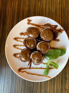 Birçok modern gurme ünlü Japon suşisinin sadece balık ve deniz ürünlerinden değil, elmalar ve narenciye meyvelerinden de geldiğini hayal bile edemezler. Sen de bunu duymamışsın.?