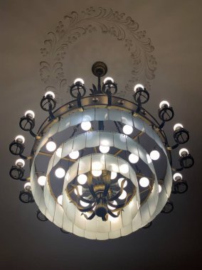 Avizenin üst görüntüsü, lambalı soyut çember