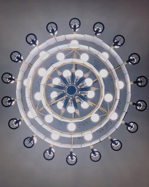Kronleuchter Von Oben Abstrakter Kreis Mit Lampen — Stockfoto