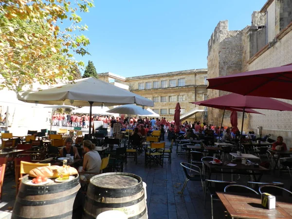 Tarragona 'da açık bir kafe.