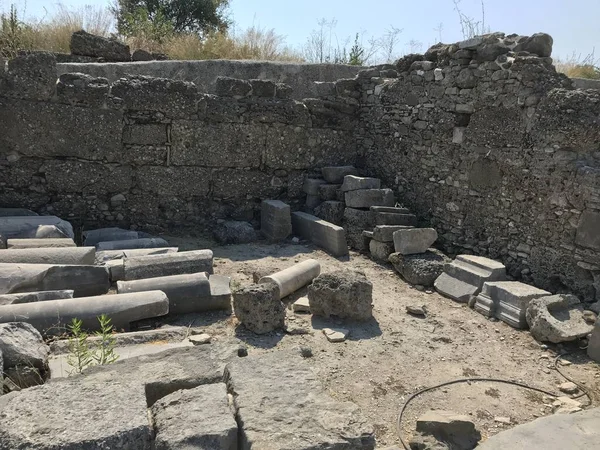 Kenarda eski bir kasaba