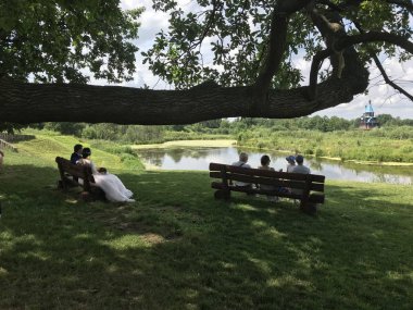 Tanrıça, bir turizm kompleksinde dinlen.