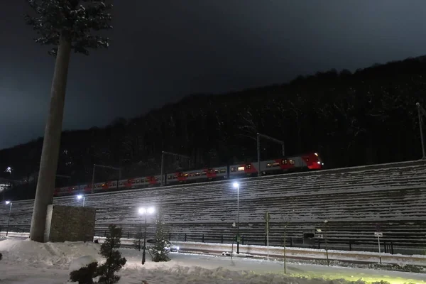 Bir tren. Krasnaya Polyana
