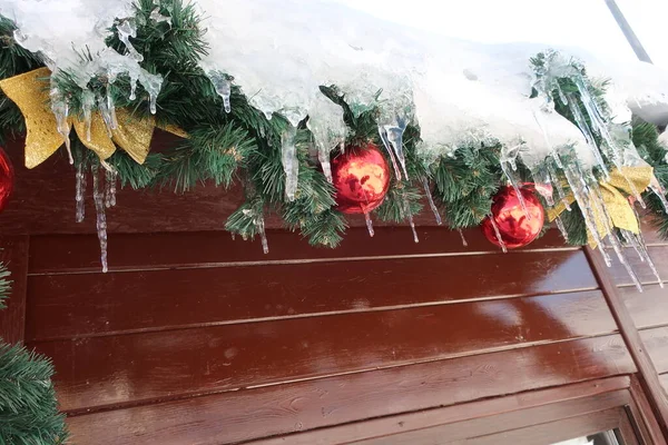 Karda Noel süslemeleri