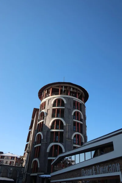 Krasnaya Polyana tatil köyündeki güzel binalar