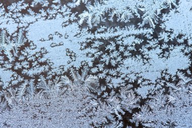 Pencere camındaki soğuk desen