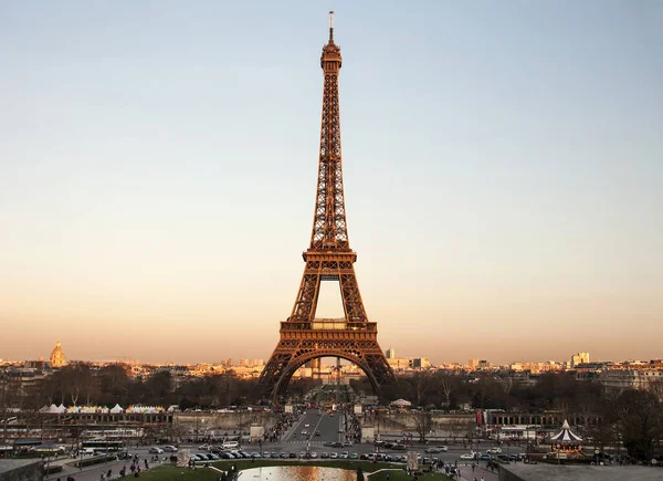 Eiffel Torony Naplemente Előtt Tavaszi Este Párizs Franciaország — Stock Fotó