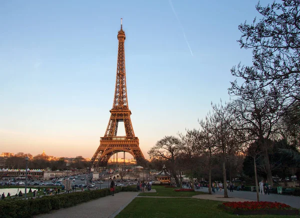 Este Eiffel Torony Naplementekor Párizs Franciaország — Stock Fotó