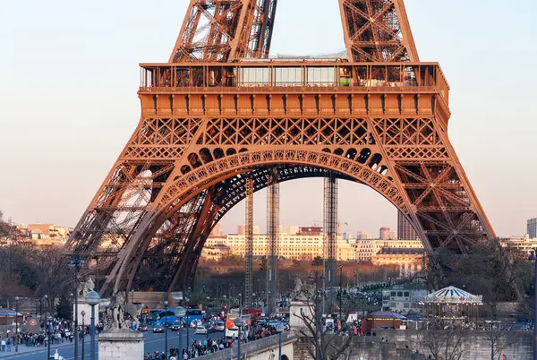 Eiffel Torony Naplementekor Töredék Tavaszi Este Párizs Franciaország — Stock Fotó