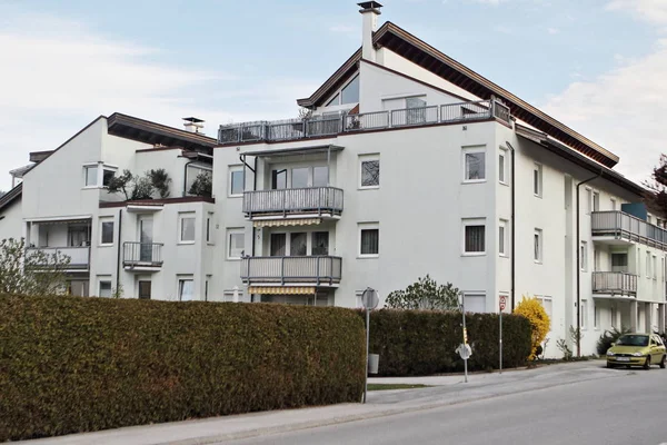 Morgen Blick Auf Eine Wohnstraße Mit Geparkten Autos Vor Dem — Stockfoto