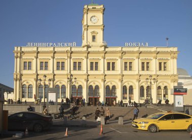 Üç istasyonun görüş alanı. Leningrad İstasyonu