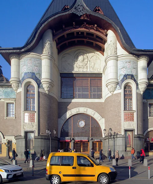 Üç istasyonun görüş alanı. Yaroslavsky tren istasyonunun ikinci bölümü.