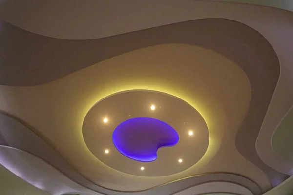 Dalga Serisi Fonksiyonları. Renk sinüs titreşimlerinin yaratıcı yerleştirilmesi, ışık ve yinelenen elementler güvenilir bir eşitleyici, ışık spektrumu üzerine bir metafor olarak.