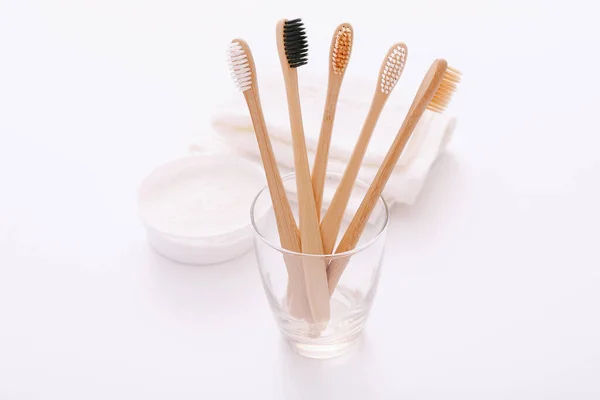 Wooden teeth brushes on white backgroud. Zero waste concept — Stock Photo, Image