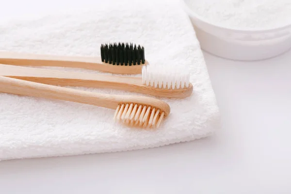Wooden teeth brushes on white backgroud. Zero waste concept — Stock Photo, Image