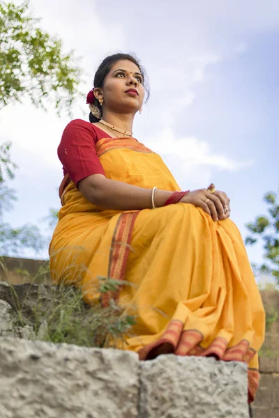 Maharshtrian saree look — Stock Photo, Image