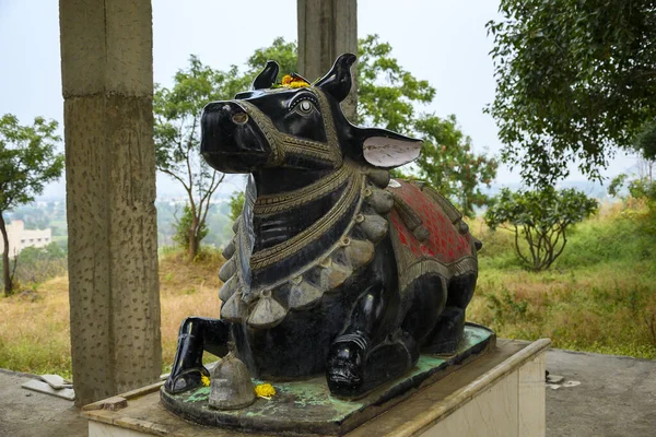 Hint Mahadev tapınağında Nandi.