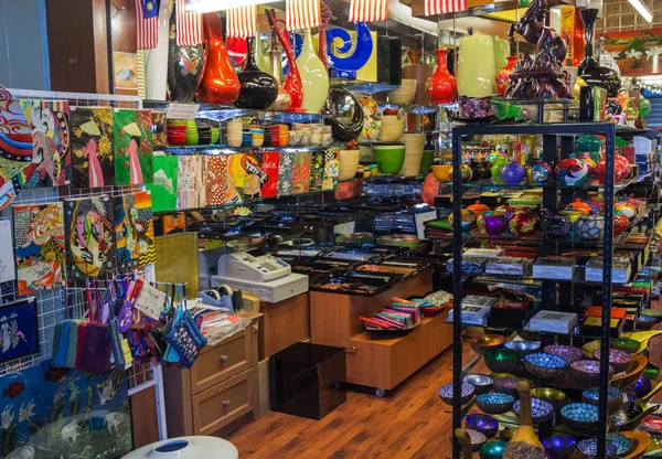 Çok renkli Hatıra Eşyası ile Asya Hediyelik Dükkanı