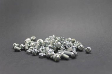 Onarım için vida ve cıvatalar.