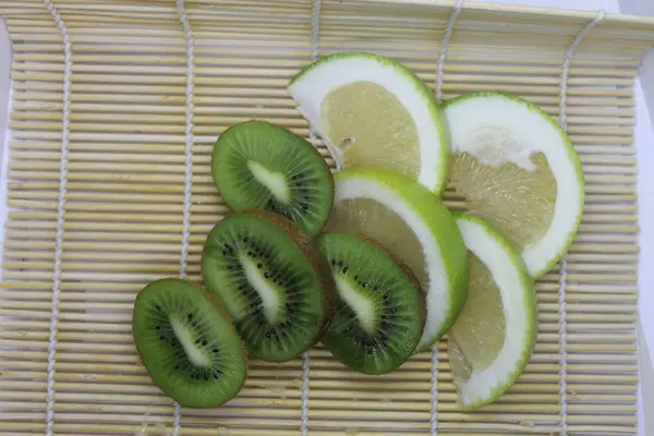 Kiwi Verde Felii Citrus Sweetie Farfurie — Fotografie, imagine de stoc