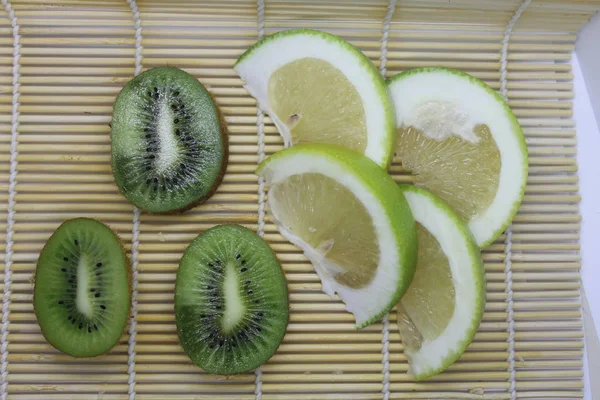 Kiwi Verde Rodajas Citrus Sweetie Plato — Foto de Stock
