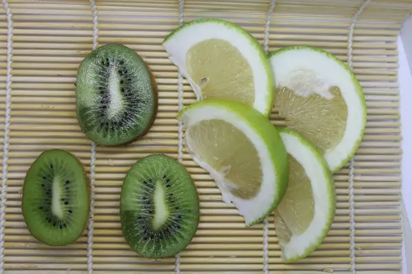 Kiwi Verde Felii Citrus Sweetie Farfurie — Fotografie, imagine de stoc