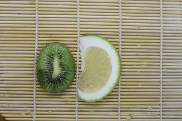 Kiwi Verde Rodajas Citrus Sweetie Plato — Foto de Stock