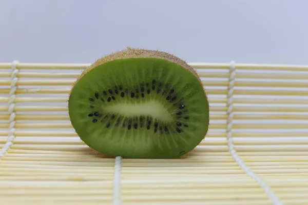 Grön Kiwi Bambuservett — Stockfoto