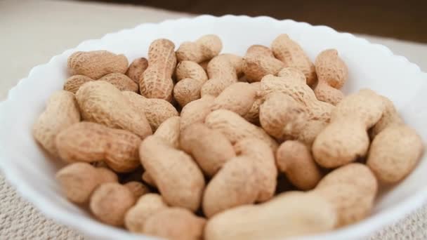 Energiebälle Schritt Für Schritt Rezept Erdnüsse Einer Weißen Schüssel Makro — Stockvideo