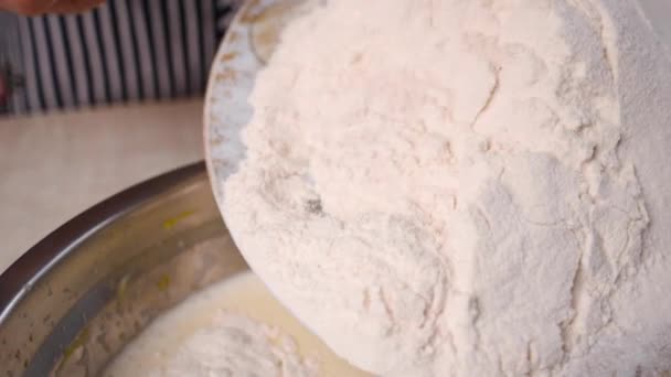 The cook pours flour to dough in a bowl. Making dough. Slow motion — Stock Video
