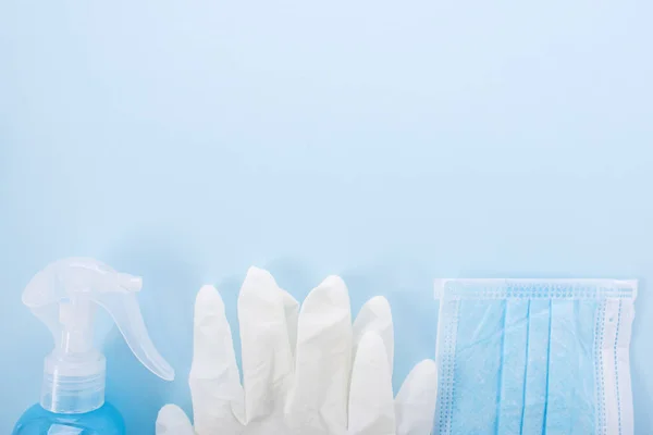Coronavirus COVID-19 önleme seti, tıbbi cerrahi maskeler, el hijyeni için gözlük ve el dezenfektanı jeli. ealth bakım konsepti.