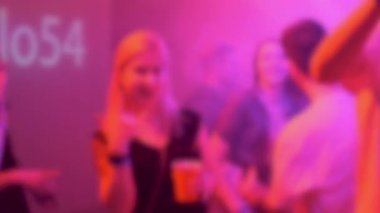 Sunum için arka plan. Gece kulübü 2 'deki insanlar