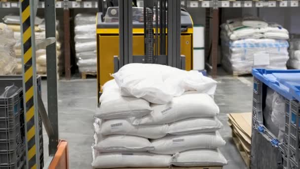 Loader carries bags. Warehouse. Pallet. — Stock Video