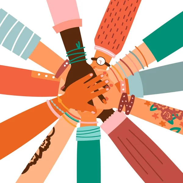 El ele tutuşun. Farklı ırklar el kaldırsın. Eğitim konsepti, iş eğitimi, gönüllü hayır işi, parti.