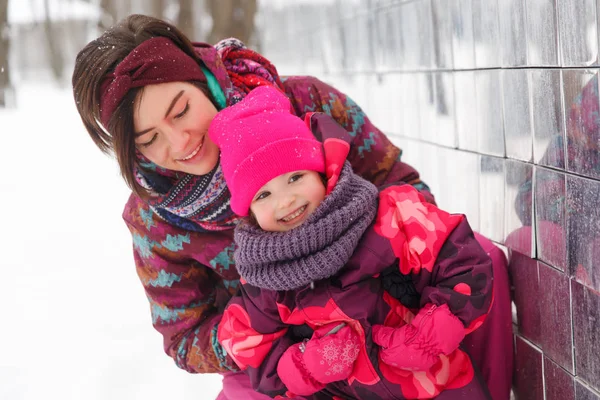 Porträtt av mor och dotter — Stockfoto