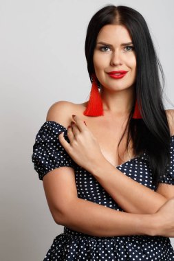 Kırmızı dudaklar ile genç kız