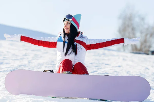 Esmer snowboard ile tatil — Stok fotoğraf
