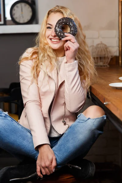 Foto de mujer en la cafetería —  Fotos de Stock