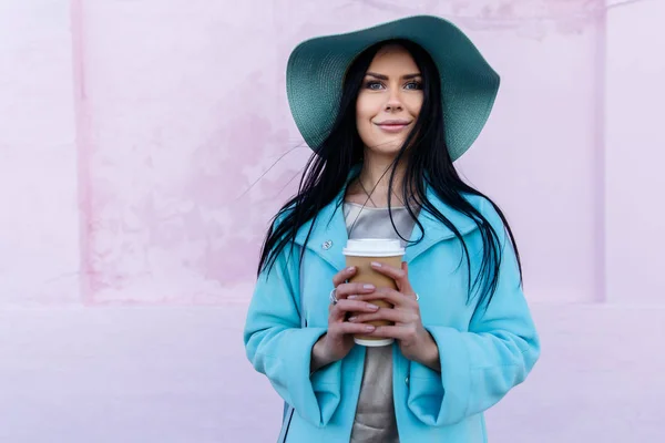 Woman in hat with coffee — Stock Photo, Image