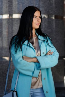 Şirin esmer açık havada bahar